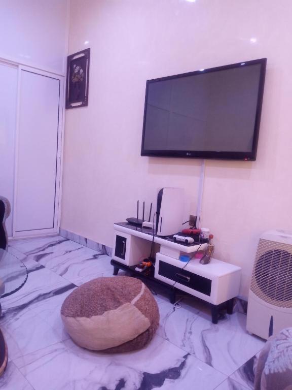 Entertainment lounge